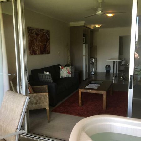 Airlie Central Apartments Airlie Beach Esterno foto