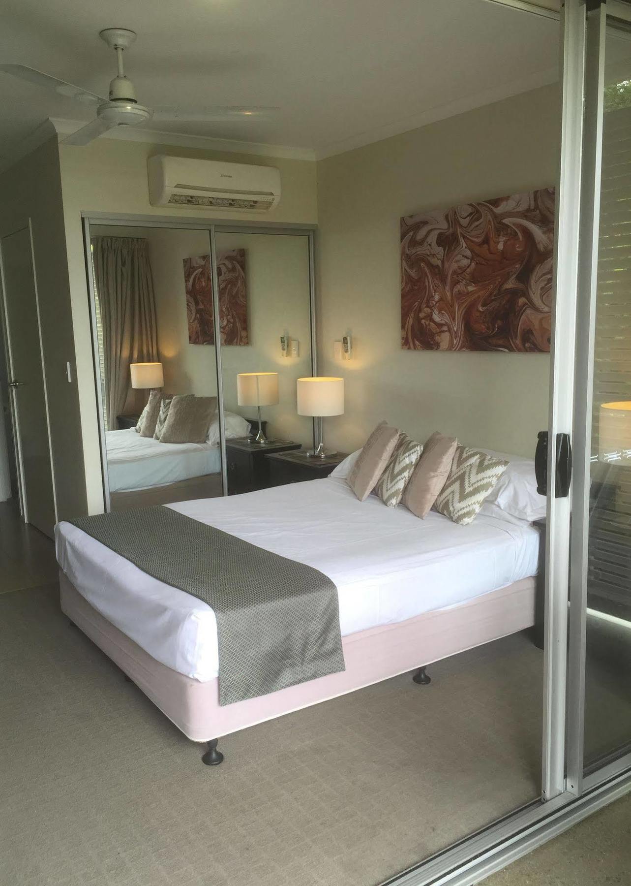 Airlie Central Apartments Airlie Beach Esterno foto