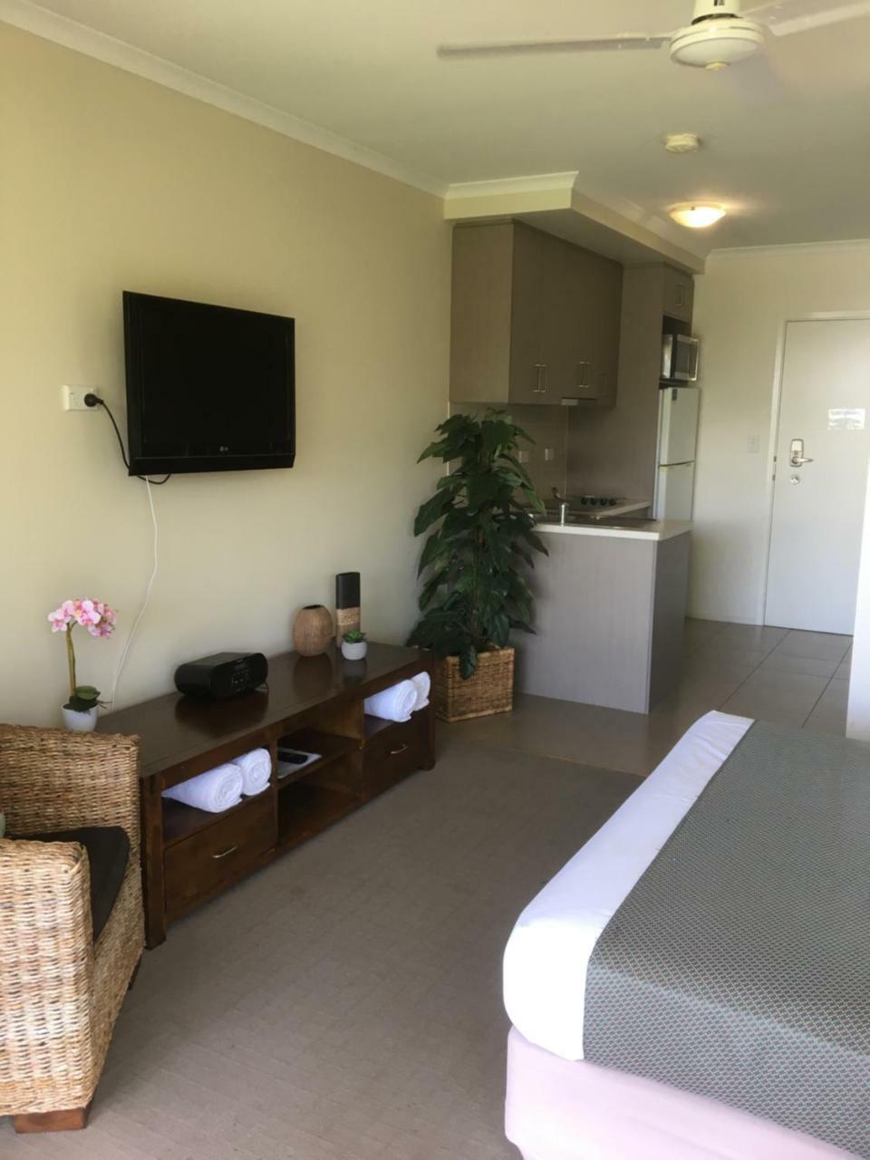 Airlie Central Apartments Airlie Beach Esterno foto