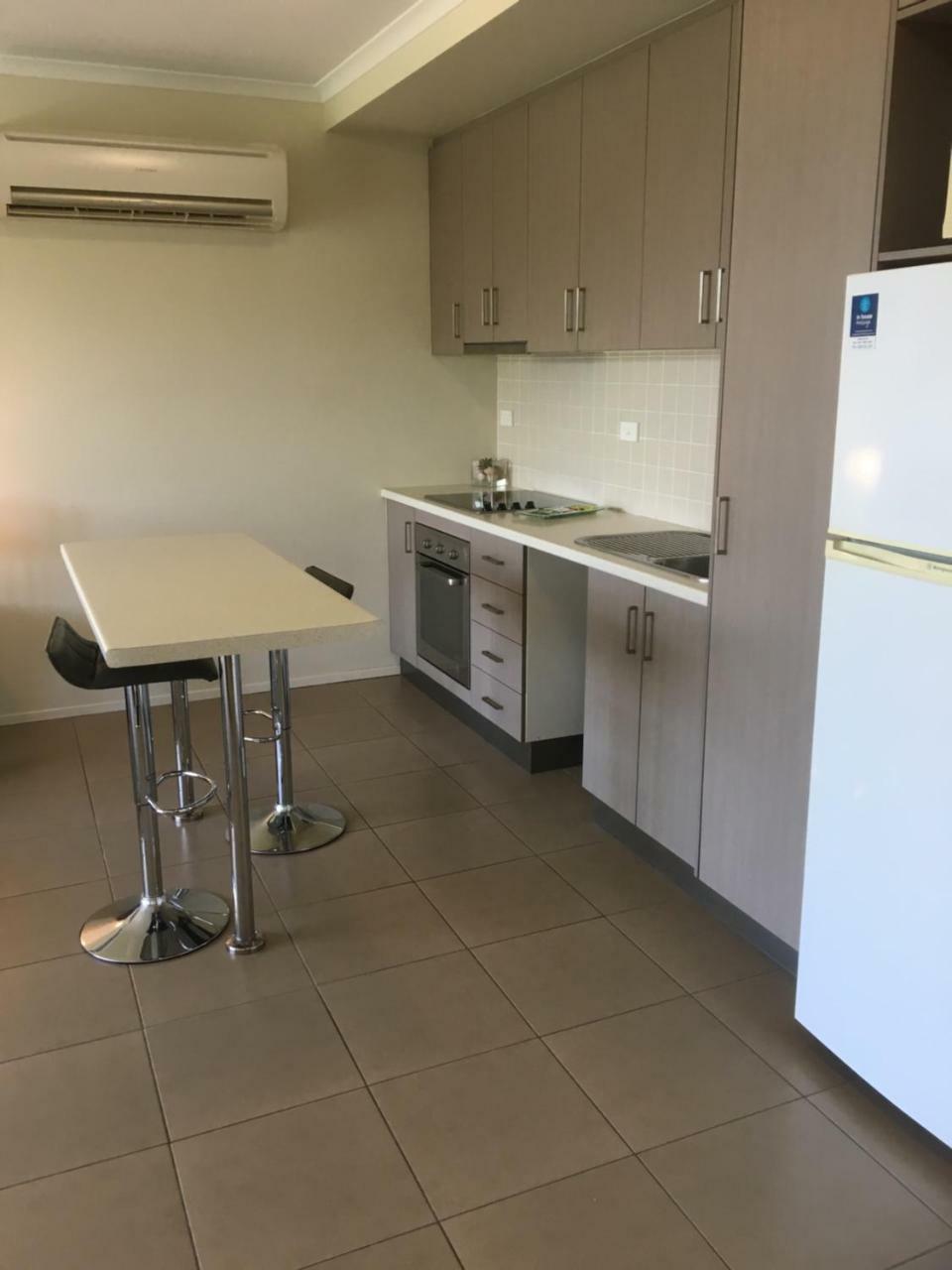 Airlie Central Apartments Airlie Beach Esterno foto
